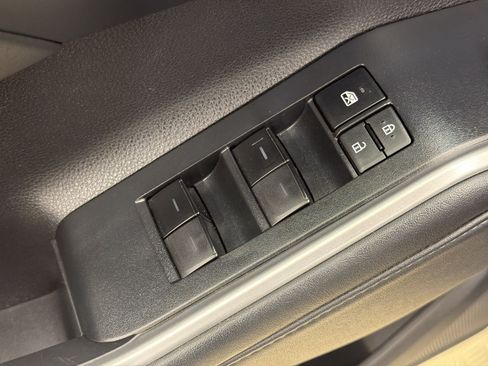 Used 2022 Toyota Highlander XLE FWD image 14