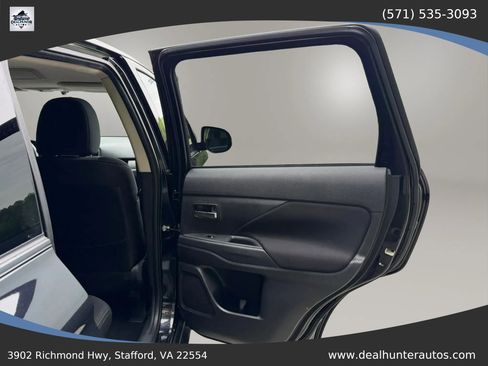 Used 2018 Mitsubishi Outlander SE AWD/4WD image 19