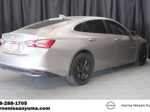Used 2022 Chevrolet Malibu LT FWD image 13
