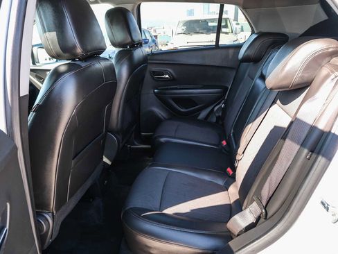 Used 2022 Chevrolet Trax LT w/ Driver Confidence Package AWD/4WD image 18