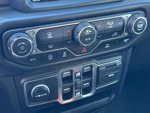 Used 2021 Jeep Gladiator Willys image 23