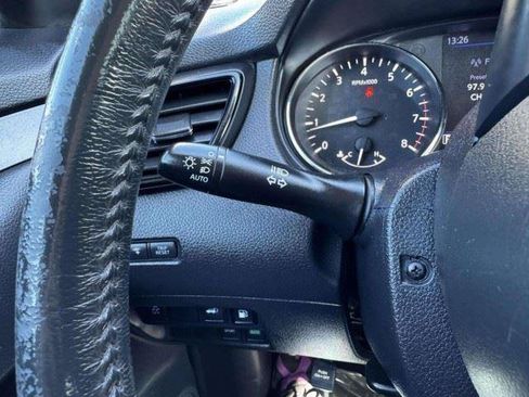 Used 2018 Nissan Rogue SV FWD image 24