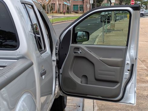 Used 2019 Nissan Frontier SV w/ Value Truck Package image 11