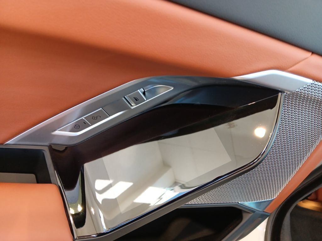 New 2026 BMW 750e xDrive AWD/4WD image 9