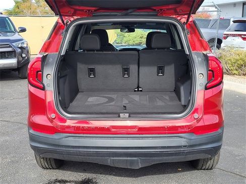 Used 2024 GMC Terrain SLE w/ Driver Convenience Package image 25