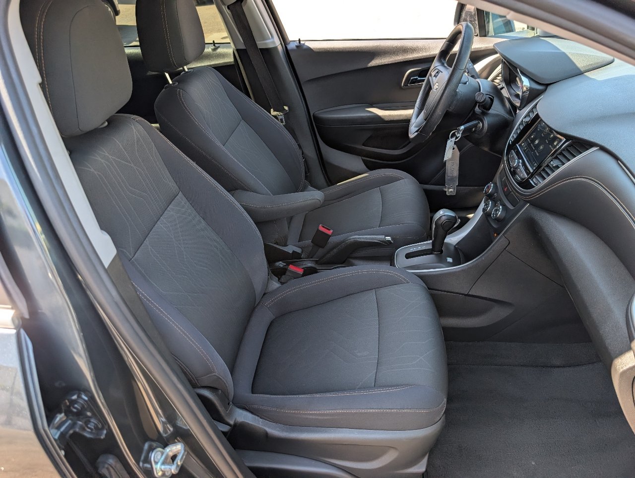 Used 2018 Chevrolet Trax LT w/ LPO, Cargo Package FWD image 8
