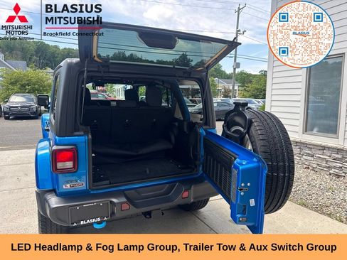 Used 2024 Jeep Wrangler Unlimited w/ Convenience Group AWD/4WD image 11