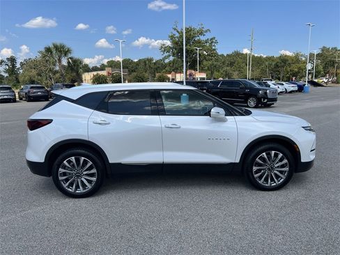 Used 2025 Chevrolet Blazer Premier w/ Driver Confidence II Package image 9