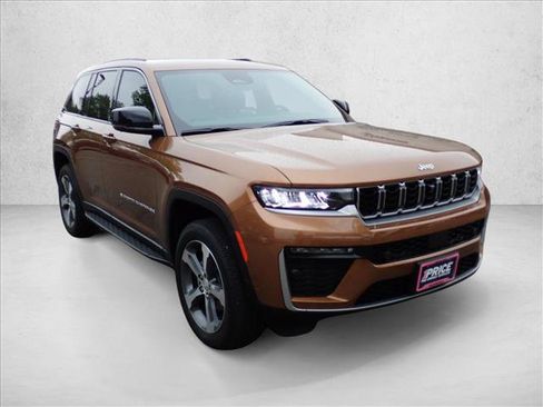 Used 2026 Jeep Grand Cherokee Limited w/ Luxury Tech Group II AWD/4WD image 6
