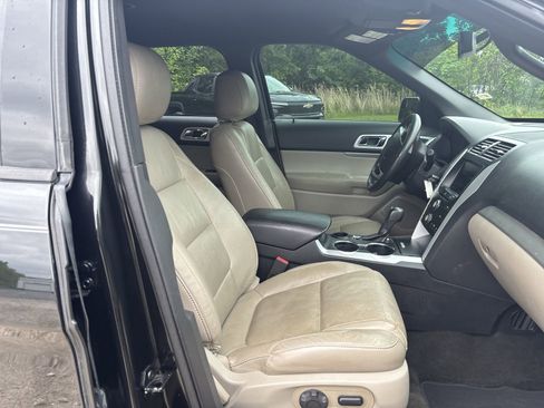 Used 2015 Ford Explorer XLT w/ Equipment Group 202B FWD image 27