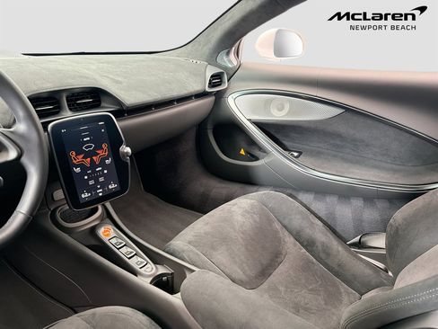 Used 2025 McLaren Artura RWD image 22