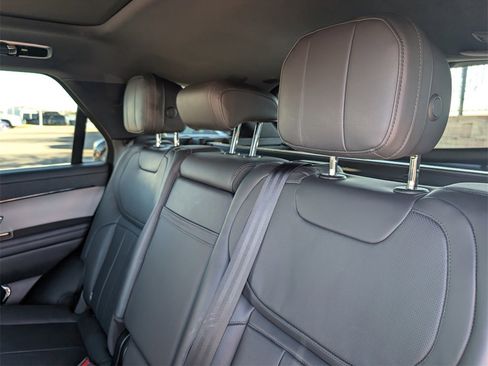 Used 2023 Land Rover Range Rover Sport SE Dynamic image 16