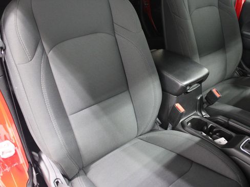 Used 2021 Jeep Gladiator Sport AWD/4WD image 27