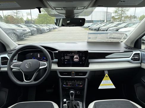 New 2026 Volkswagen Taos SE FWD image 19