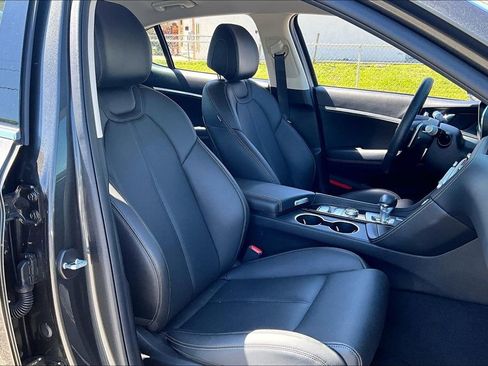 Used 2025 Genesis G70 2.5T image 30