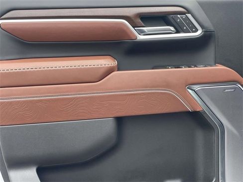 Used 2025 GMC Sierra 2500 Denali Ultimate w/ Max Trailering Package image 13