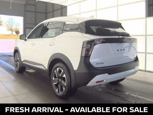 Used 2025 Nissan Kicks SR FWD image 4