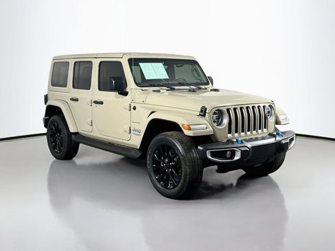 Used 2022 Jeep Wrangler Unlimited Sahara AWD/4WD image 7