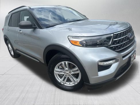 Used 2020 Ford Explorer XLT w/ Equipment Group 202A RWD image 3