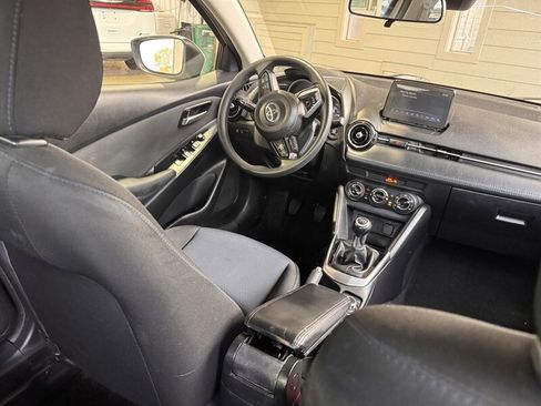 Used 2019 Toyota Yaris LE image 17