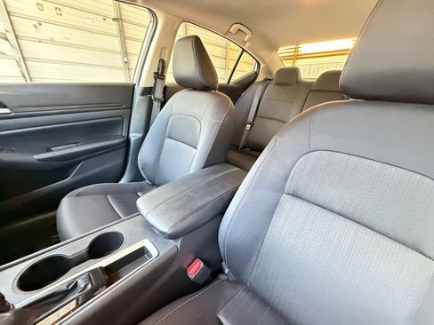 Used 2025 Nissan Altima 2.5 SV FWD image 36