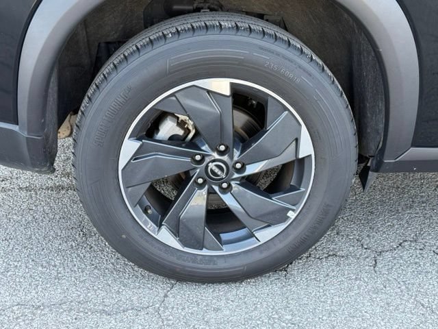 Used 2025 Nissan Rogue SV FWD image 11