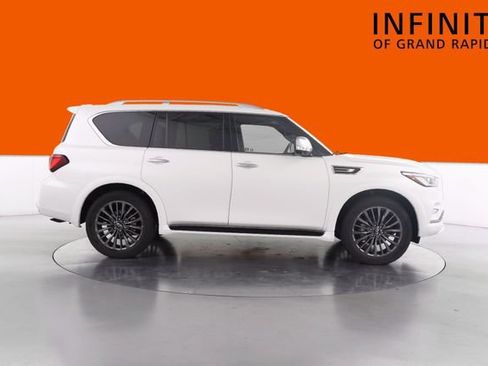Used 2024 INFINITI QX80 Sensory AWD/4WD image 8