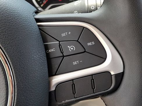 Used 2020 Jeep Renegade Latitude w/ Popular Equipment Group FWD image 21