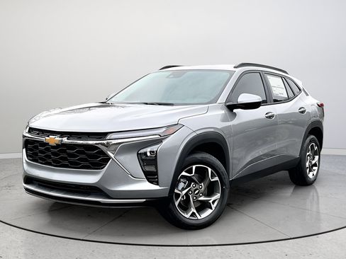 Used 2026 Chevrolet Trax LT w/ Driver Confidence Package FWD image 4
