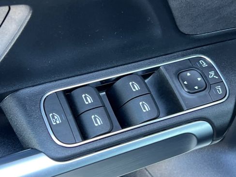 Used 2025 Mercedes-Benz GLB 250 image 13