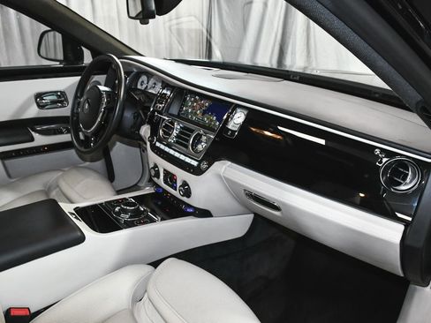 Used 2018 Rolls-Royce Ghost RWD image 68