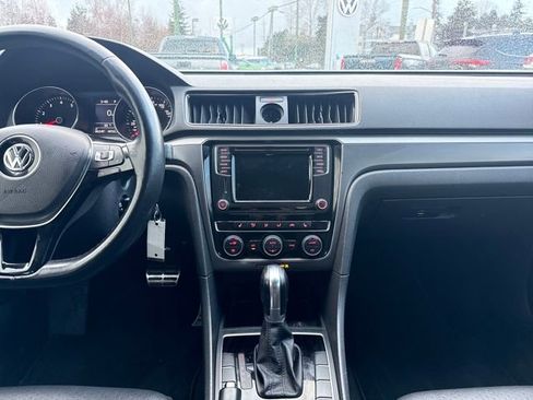 Used 2017 Volkswagen Passat 1.8T R-Line w/ R-Line Lighting Package image 24