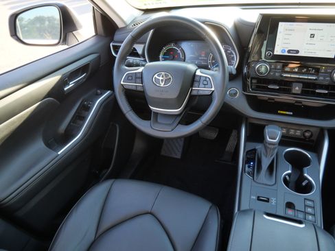 Used 2020 Toyota Highlander Limited AWD/4WD image 9