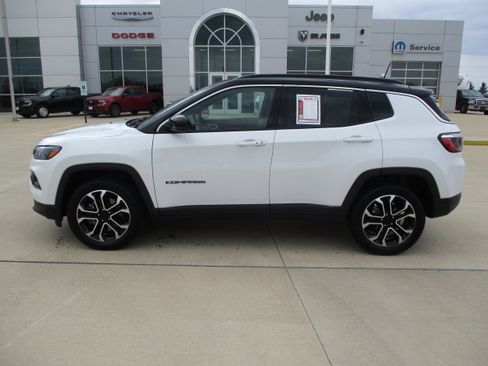 Used 2024 Jeep Compass Limited AWD/4WD image 3