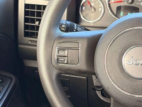 Used 2012 Jeep Liberty Sport w/ Driver Convenience Group AWD/4WD image 29