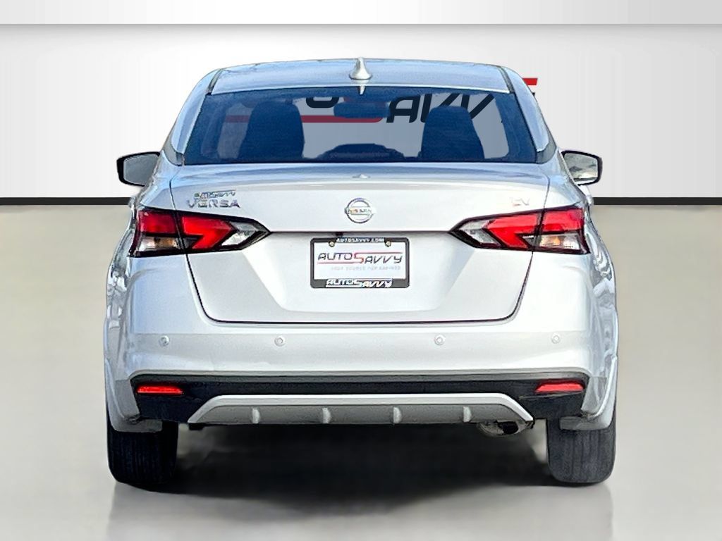 Used 2022 Nissan Versa SV FWD image 6