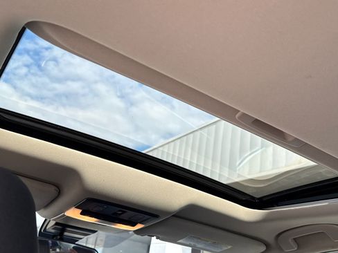 Used 2023 Nissan Altima 2.5 SV w/ SV Premium Package image 11