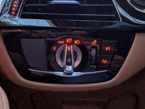 Used 2019 BMW 540i w/ Convenience Package image 12