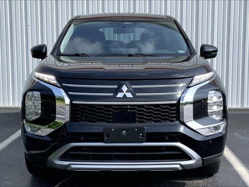 Used 2025 Mitsubishi Outlander SE AWD/4WD image 3