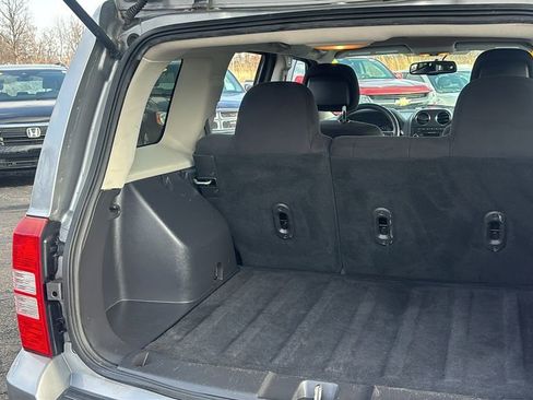 Used 2017 Jeep Patriot Latitude image 32