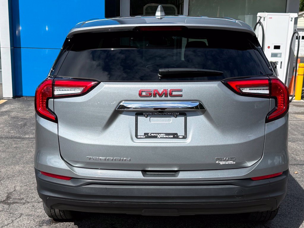 Used 2023 GMC Terrain SLE AWD/4WD image 6