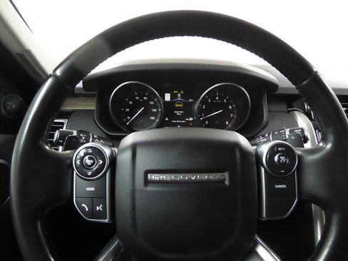 Used 2017 Land Rover Discovery HSE image 10