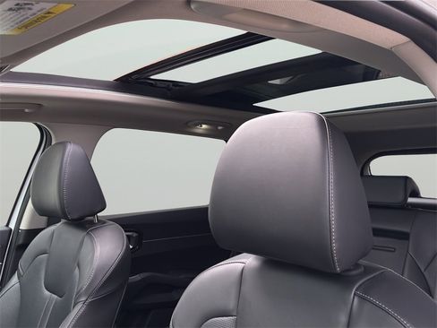 Used 2024 Kia Sorento S w/ Panoramic Sunroof Package image 12