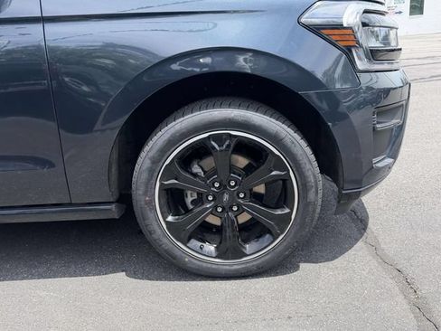 Used 2023 Ford Expedition Limited AWD/4WD image 6