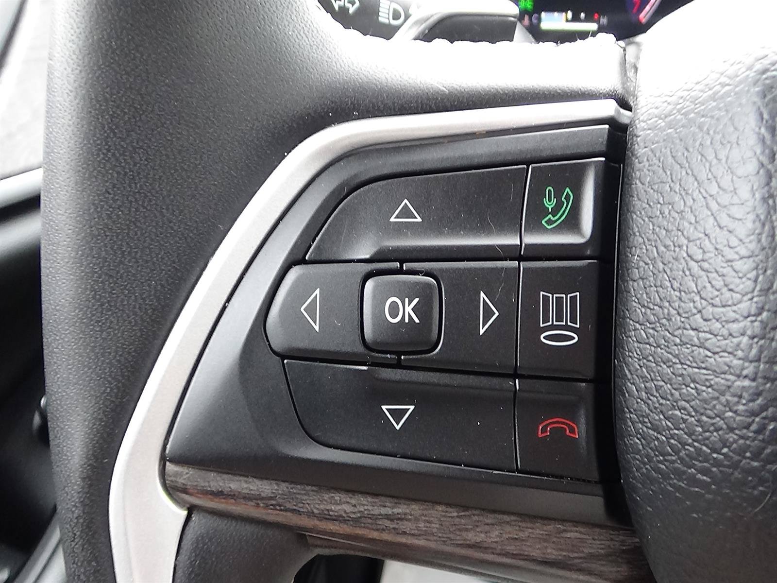 Used 2023 Jeep Grand Cherokee L Limited AWD/4WD image 21