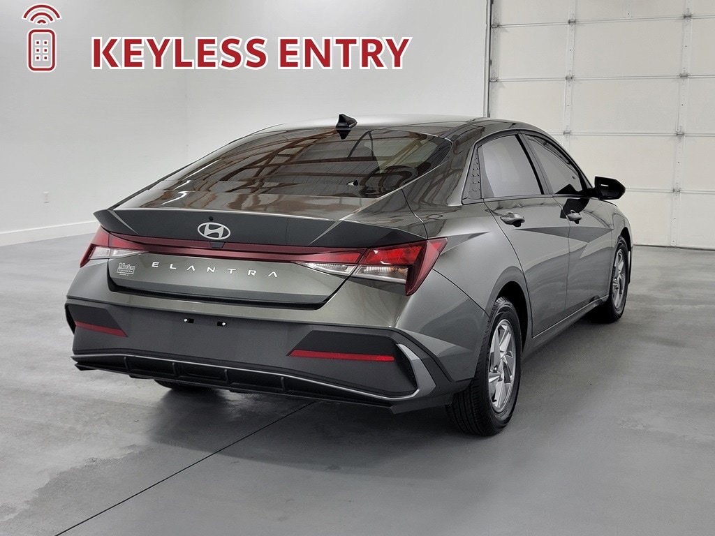 Used 2024 Hyundai Elantra SE FWD image 9