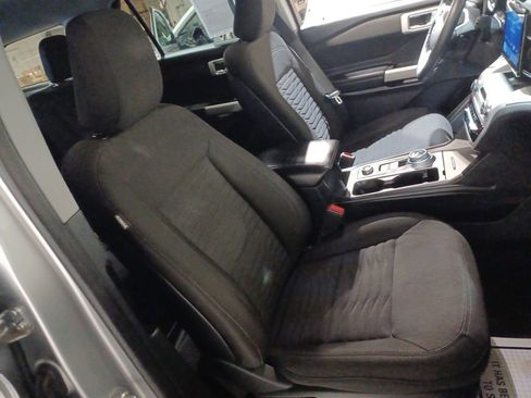 Used 2020 Ford Explorer XLT w/ Comfort Package image 25