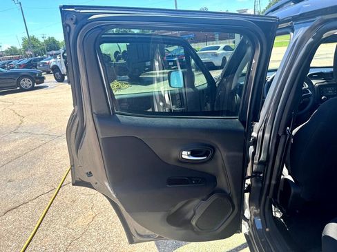 Used 2020 Jeep Renegade Sport w/ Sport Appearance Group image 23