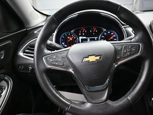 Used 2017 Chevrolet Malibu LT FWD image 2