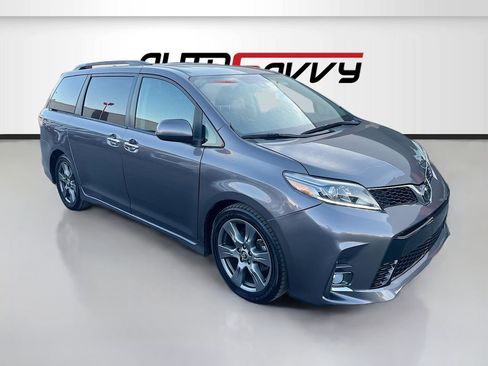Used 2020 Toyota Sienna SE w/ Carpet Mat Package image 1